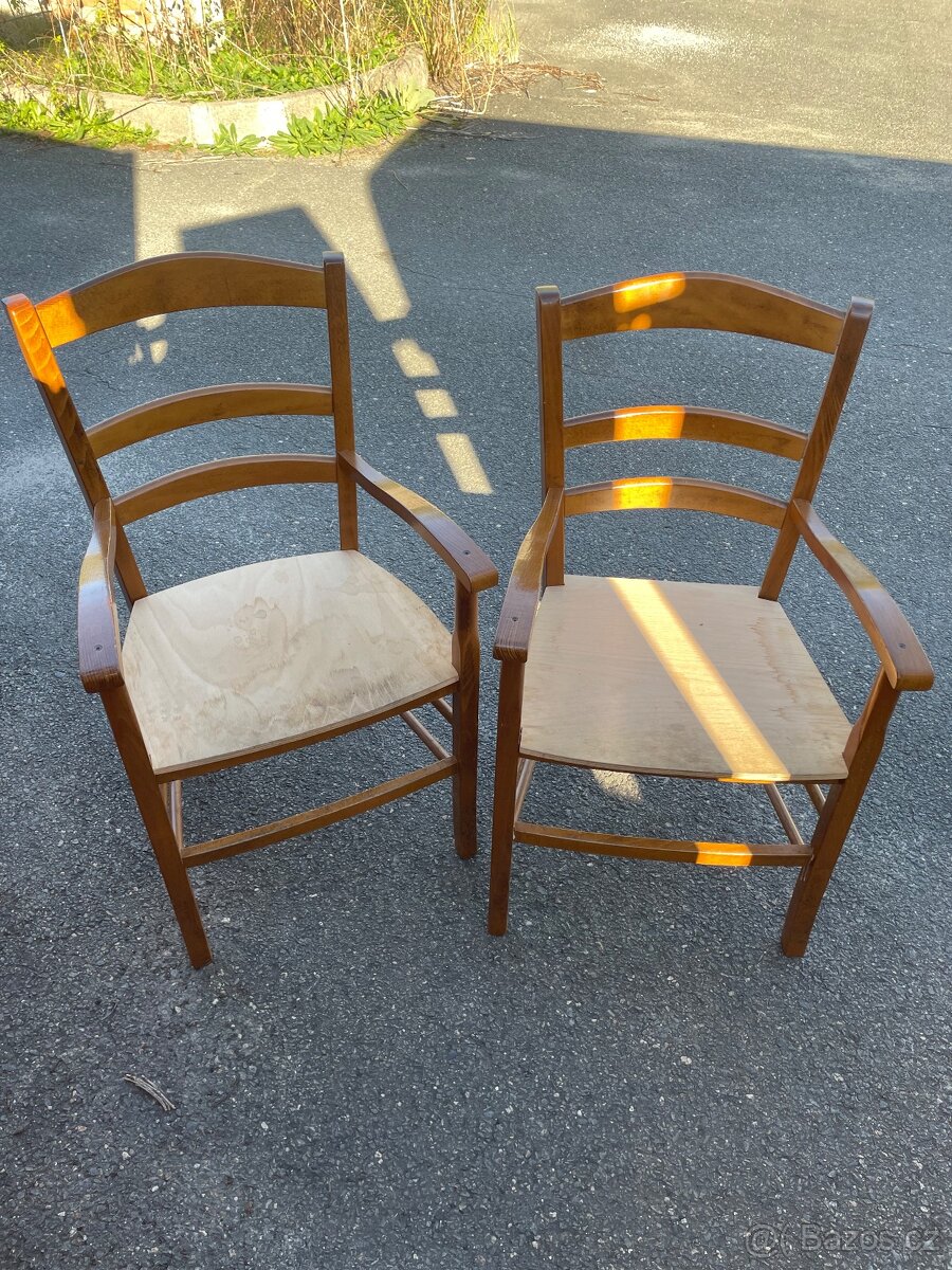 Židle z masivu ( tvrdé dřevo )