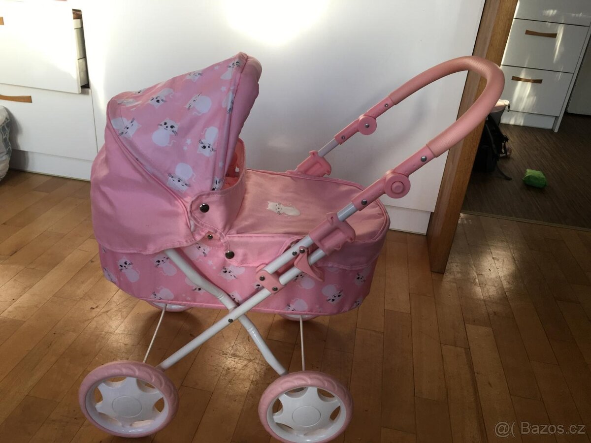 Kočárek pro panenky