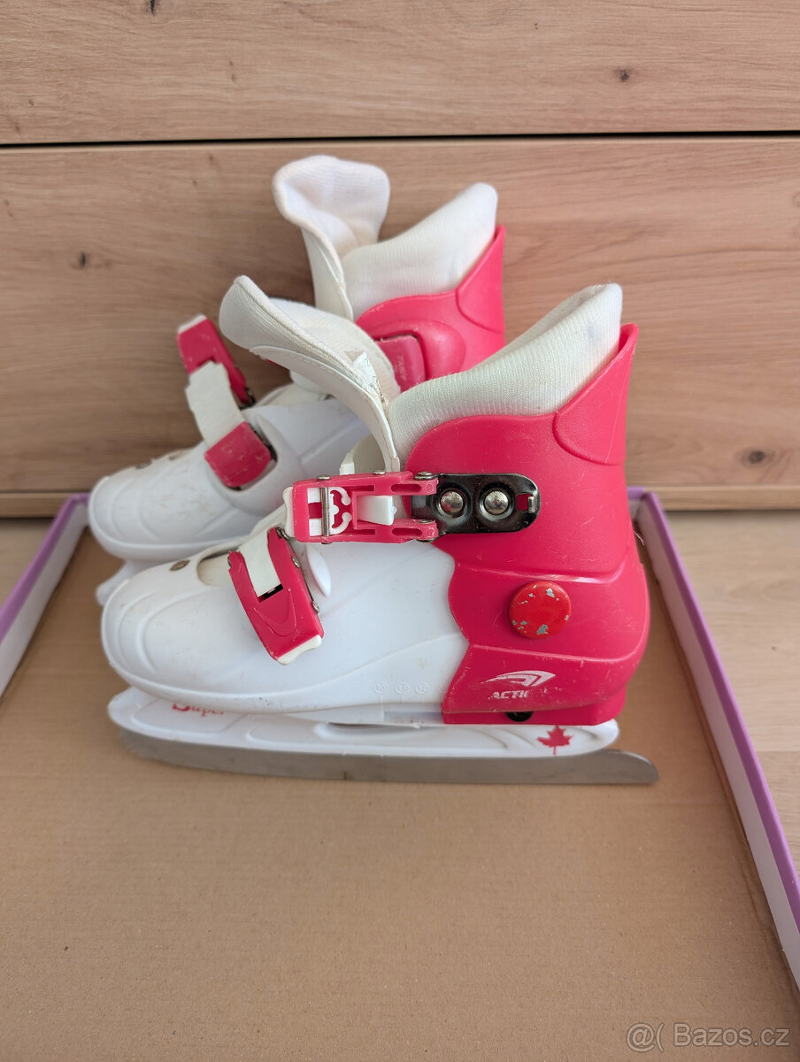 Dívčí zimní brusle S (29-32)