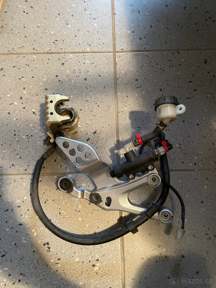 Třmen a pumpa YZF R125