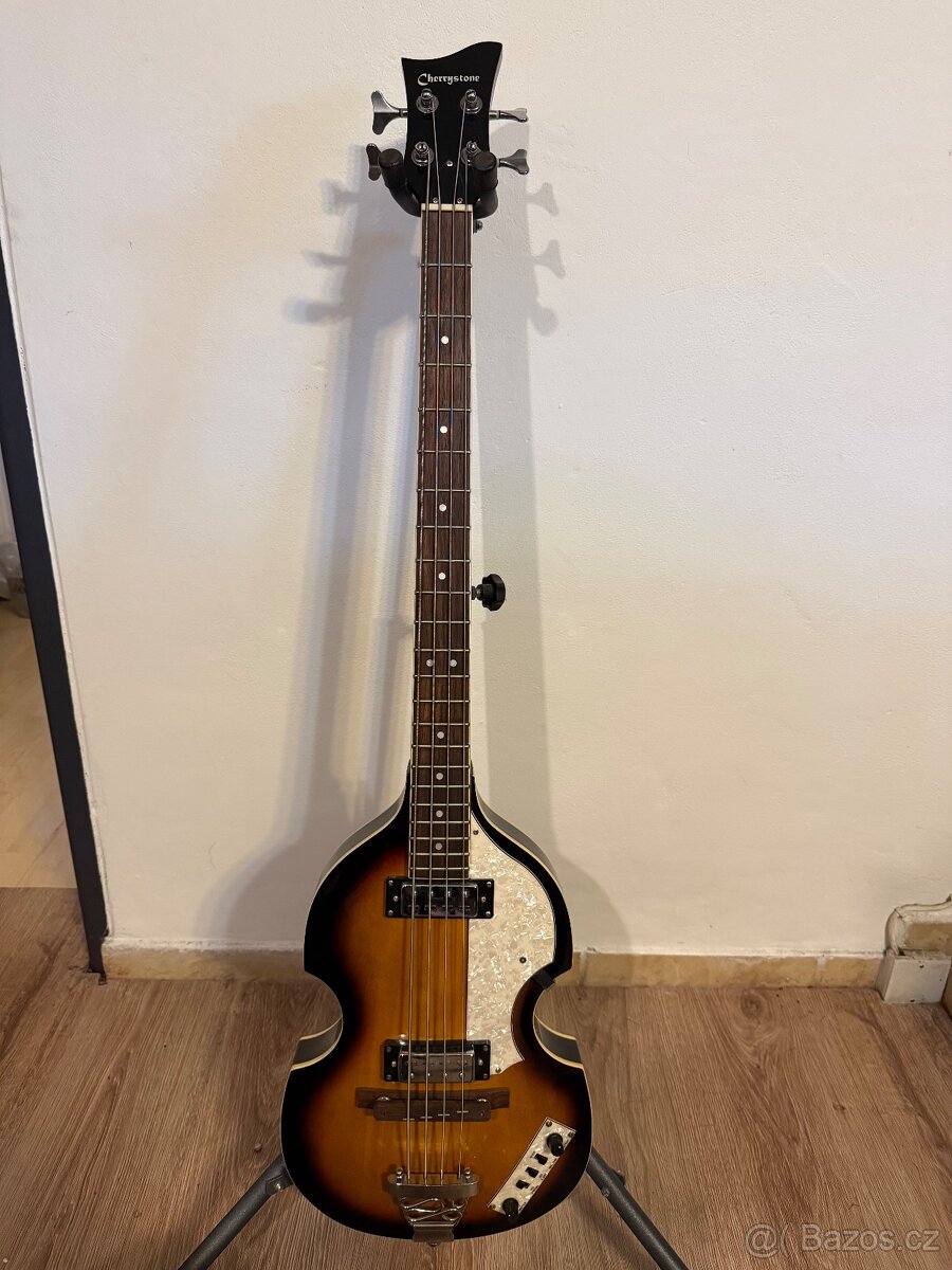 Baskytara Cherrystone (kopie Höfner 500/1)