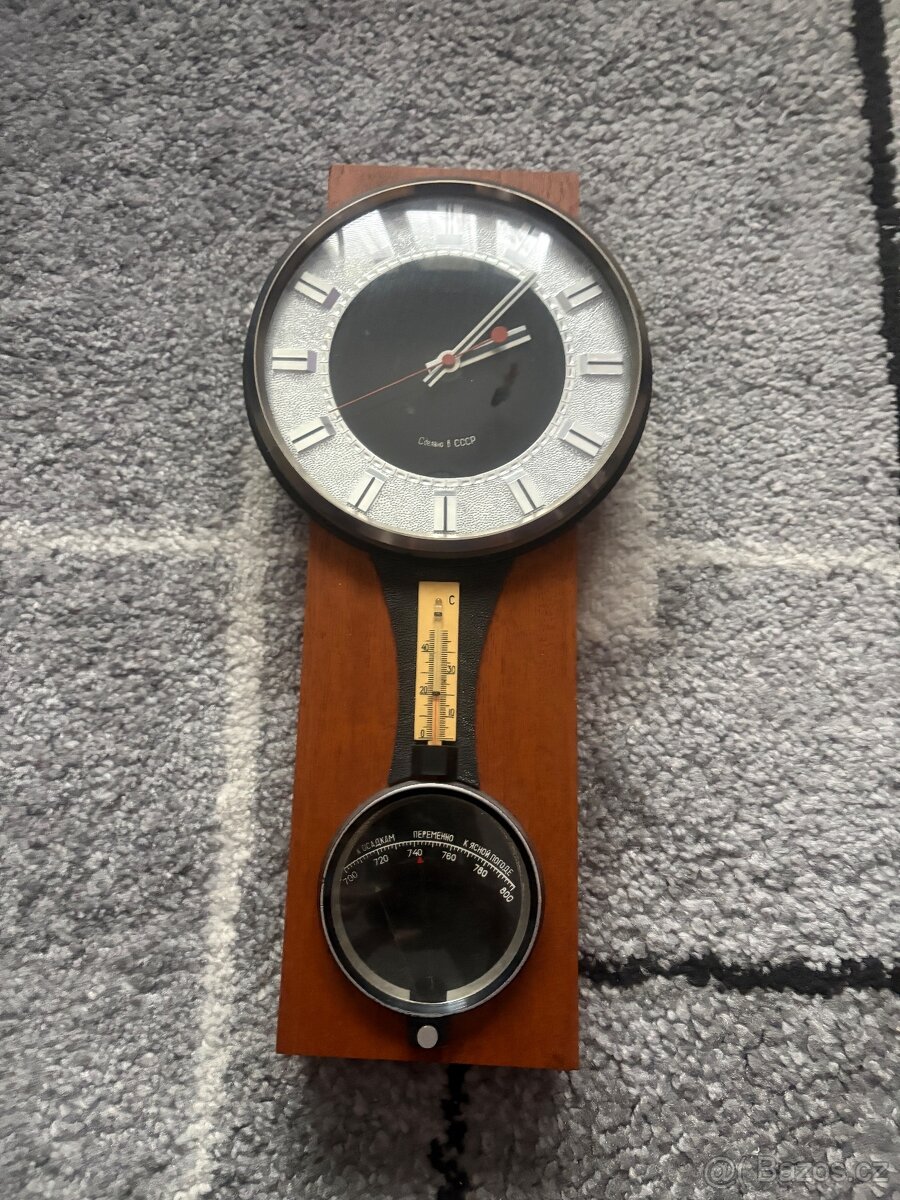 Retro hodiny s teploměrem