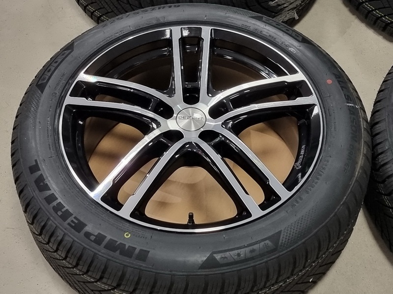 celoroční sada DEZENT TZ 8x19" 5x108 ET45 s pneu 225/55 R19