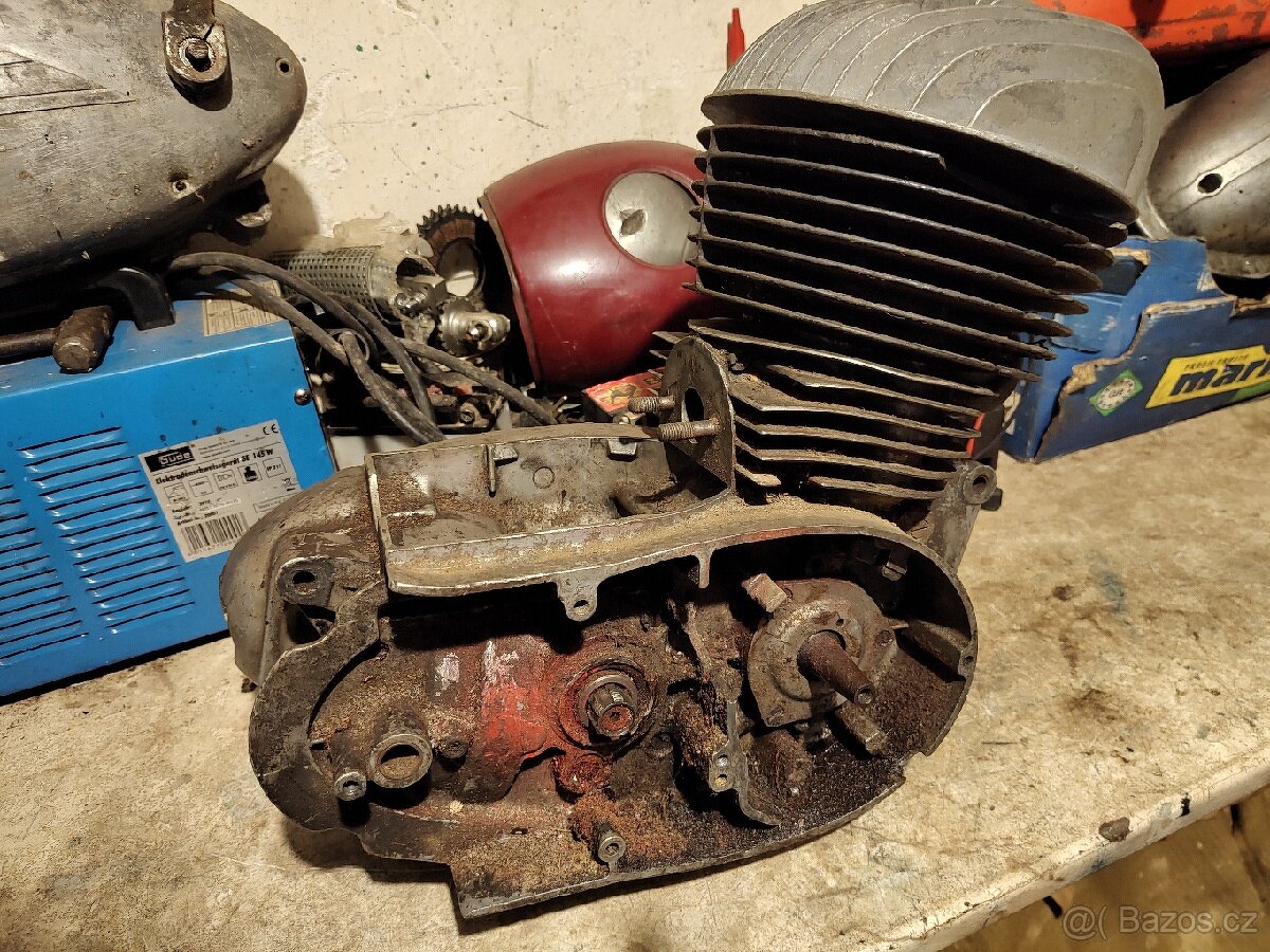 ČZ 250/455 motor