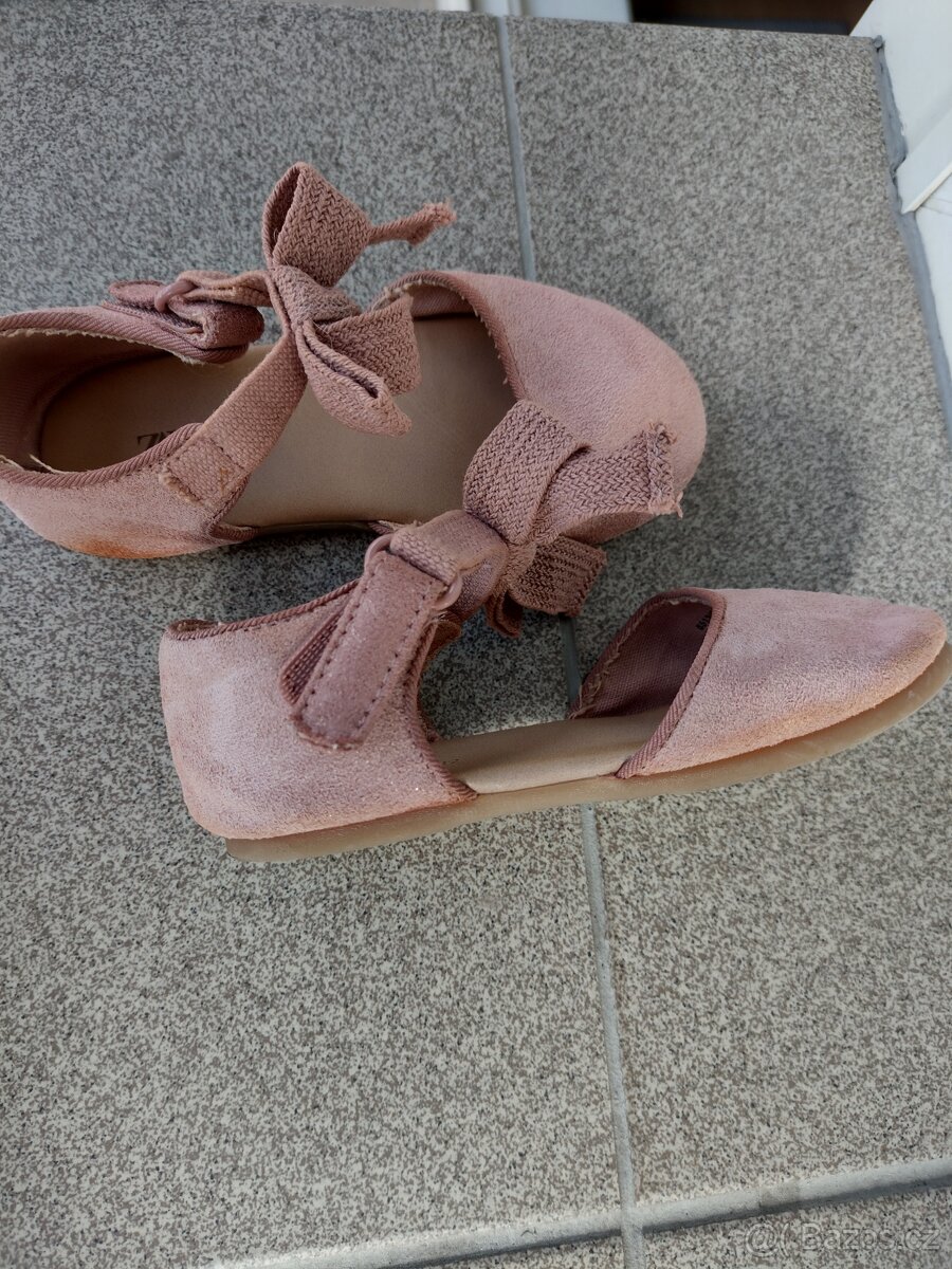 Růžové sandalky