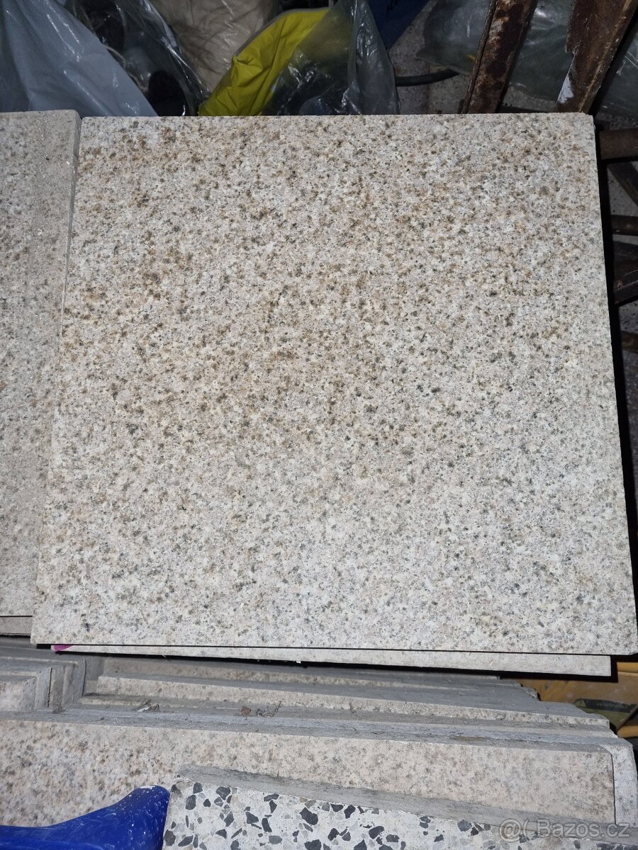 Kamenná dlažba 40 x 40 x 2cm (asi Granit)