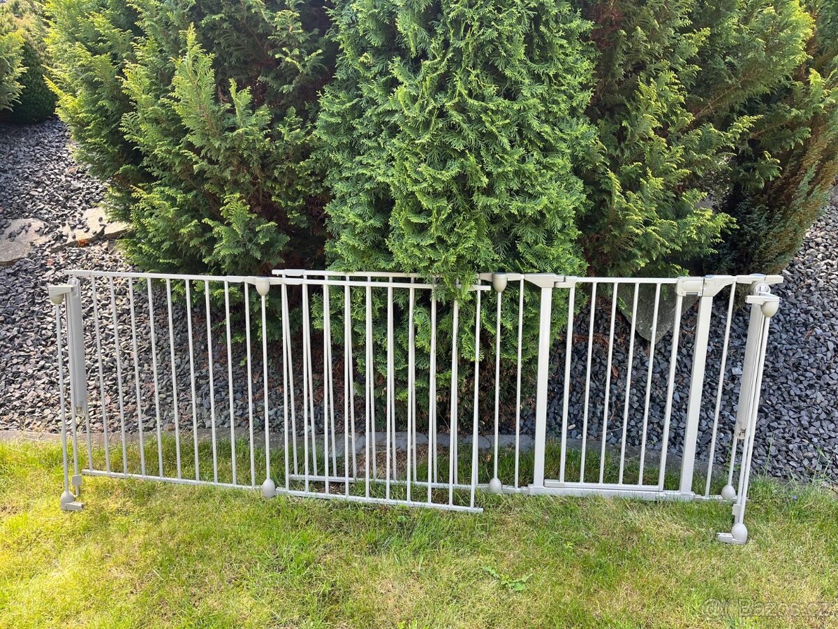 Dětská zábrana na schody Safety 1st