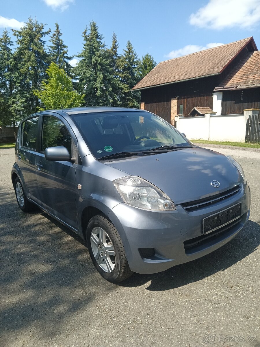 Daihatsu Sirion 1.3i 67 Kw rok 2009 SERVISNÍ KNÍŽKA