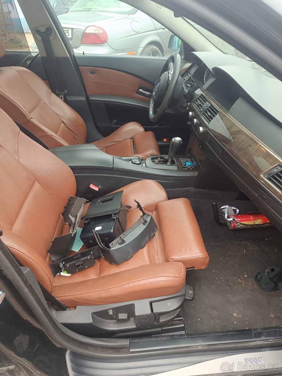 KRÁSNÝ Interiér BMW E61 hnědá KŮŽE výhřev dekor