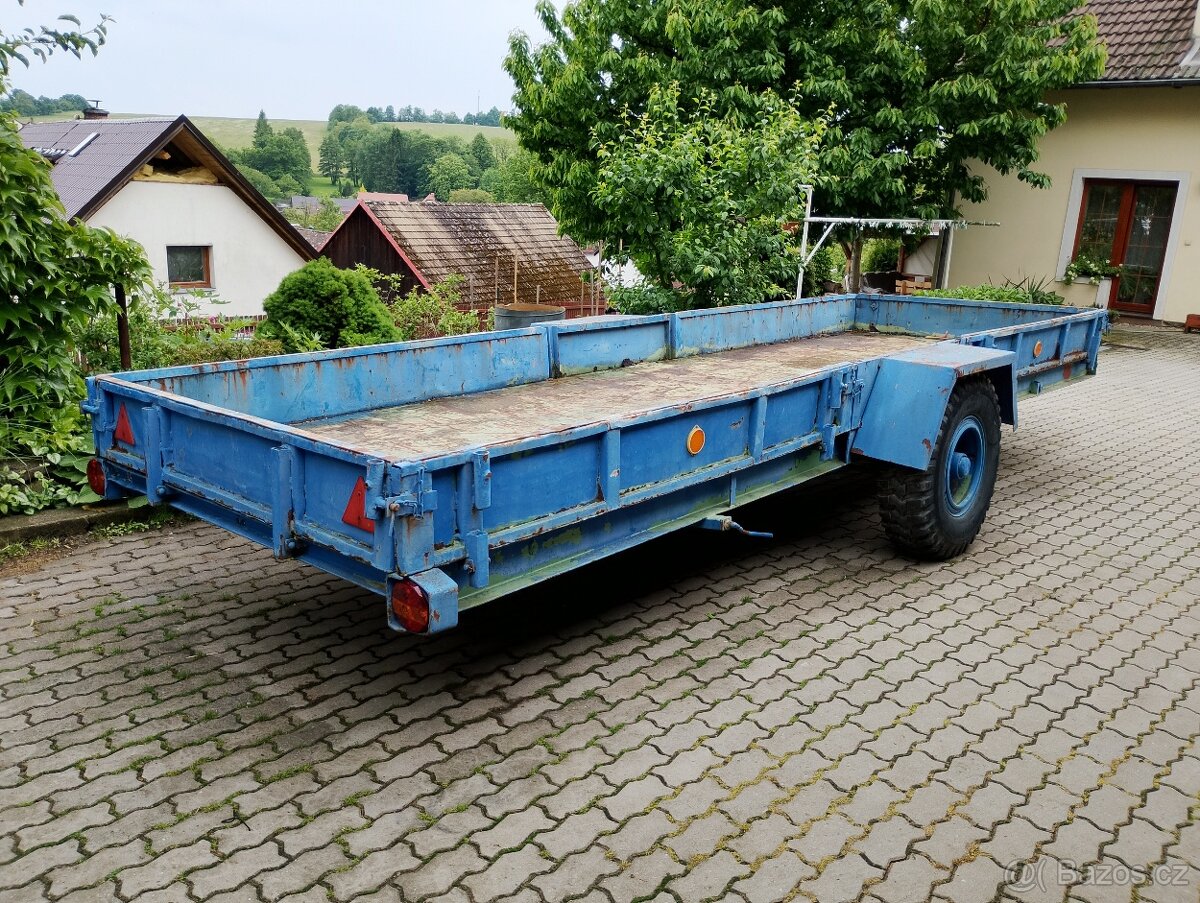 Plošinový přívěs NP25