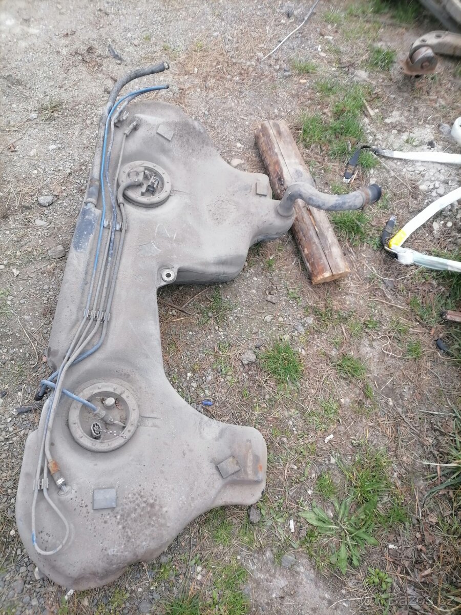 nádrž z bmw e46