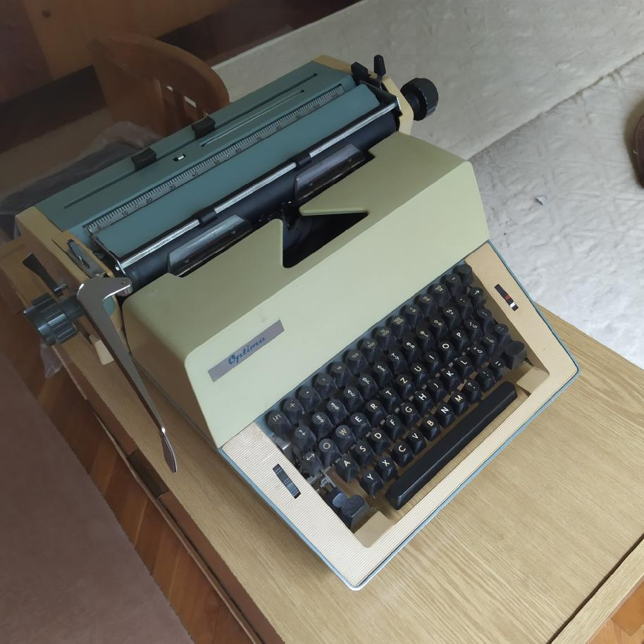 Prodám psací stroj Optima