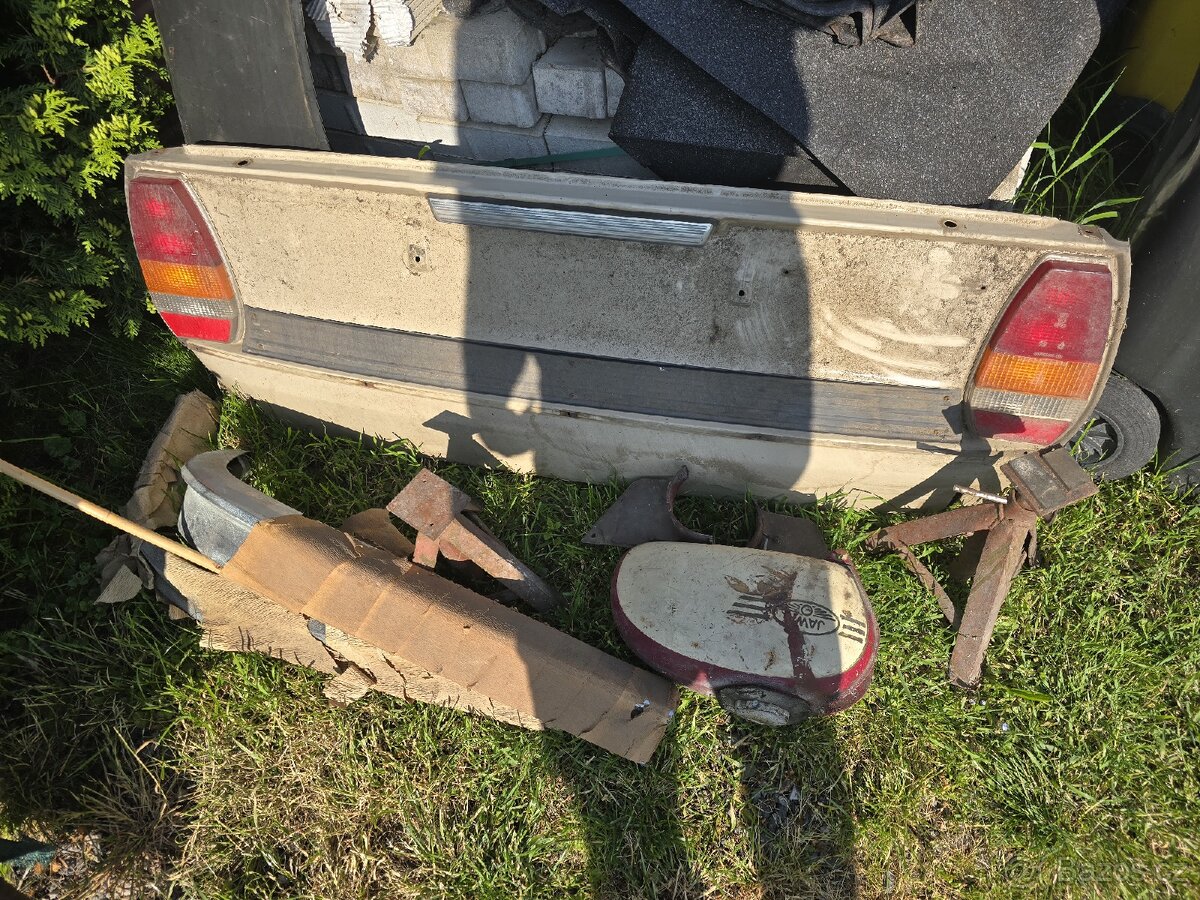 Zadní čelo Škoda 105/120 užovka
Aukce