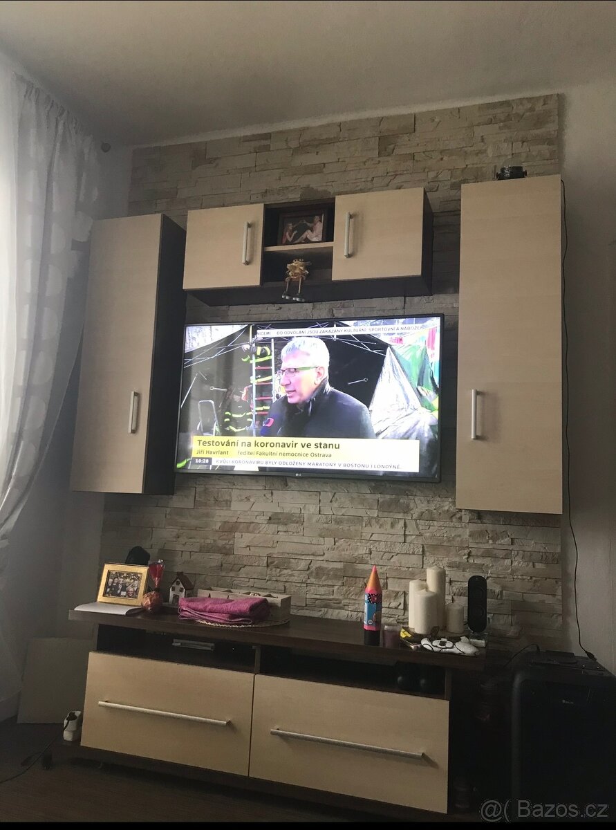 Obývací stěna top stav