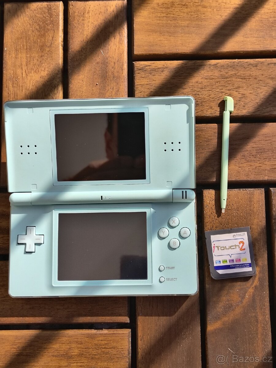 Nintendo DS lite + 65 her na kartě