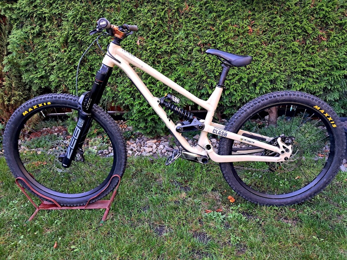 Commencal Clash