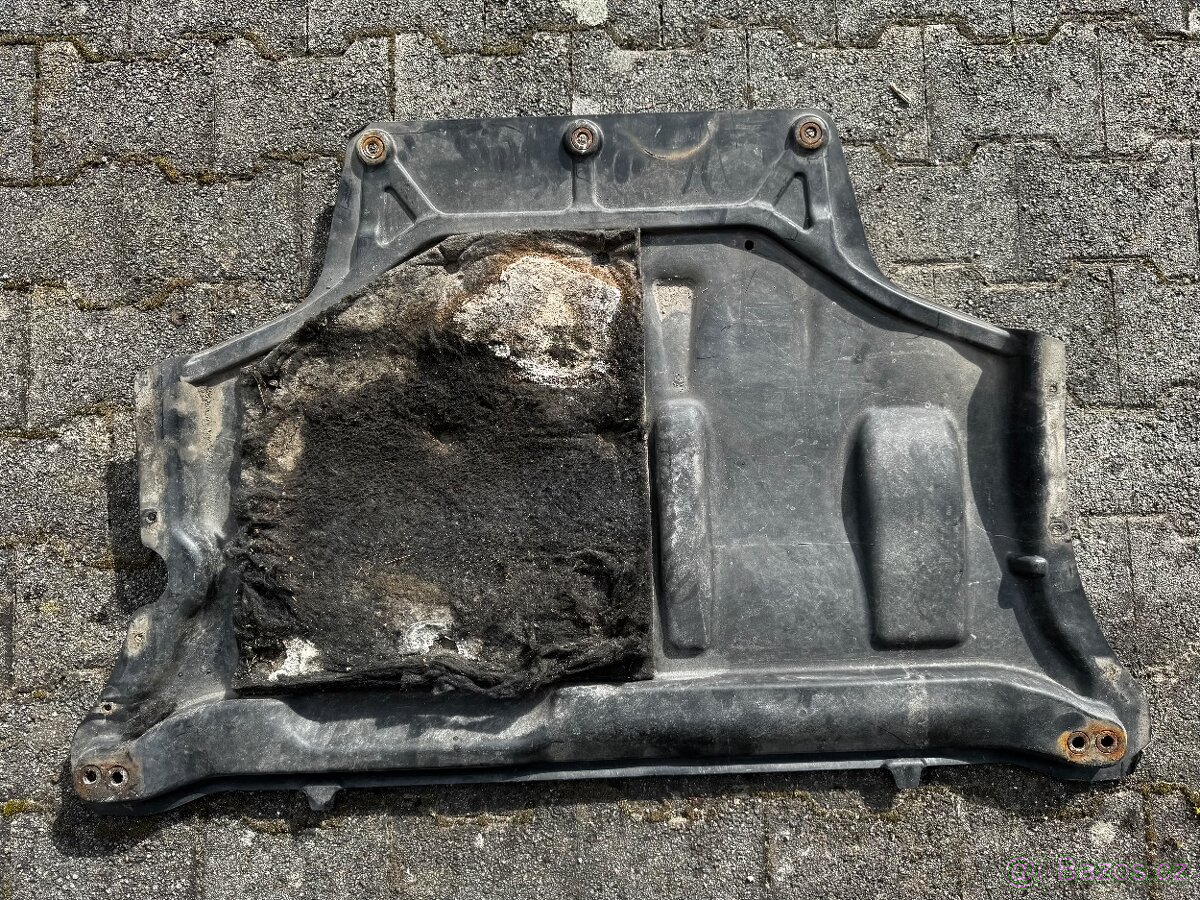 VW AUDI SKODA kryt motoru 5Q0825901