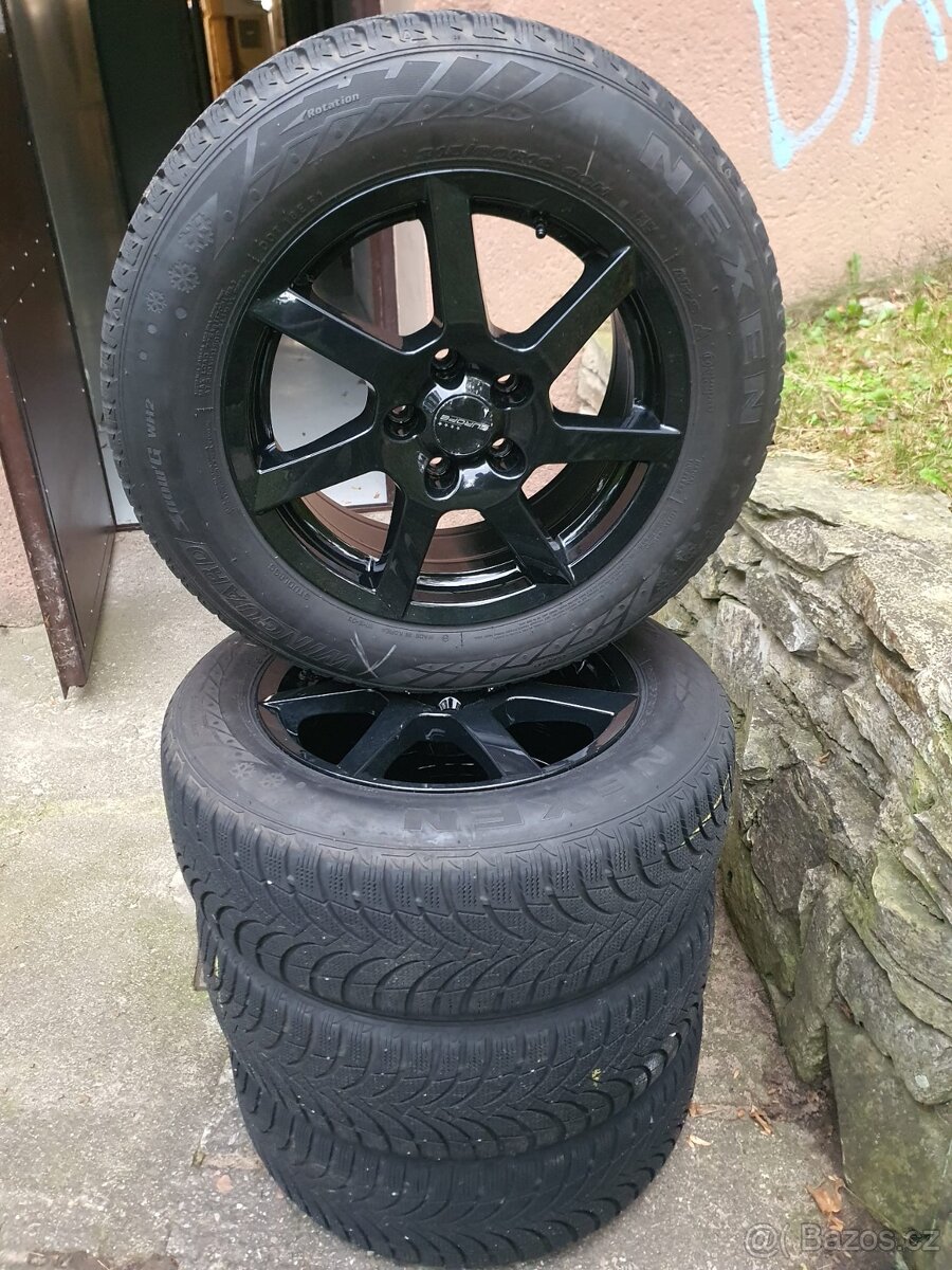 Zimní pneu na diskách 215/60 R16