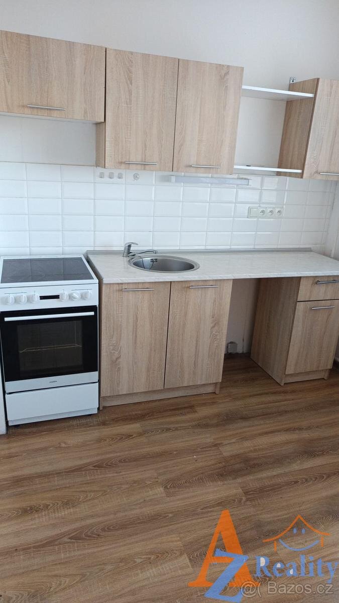 Nabízíme pronájem bytové jednotky 2+1, v ulici Holešická, Ch