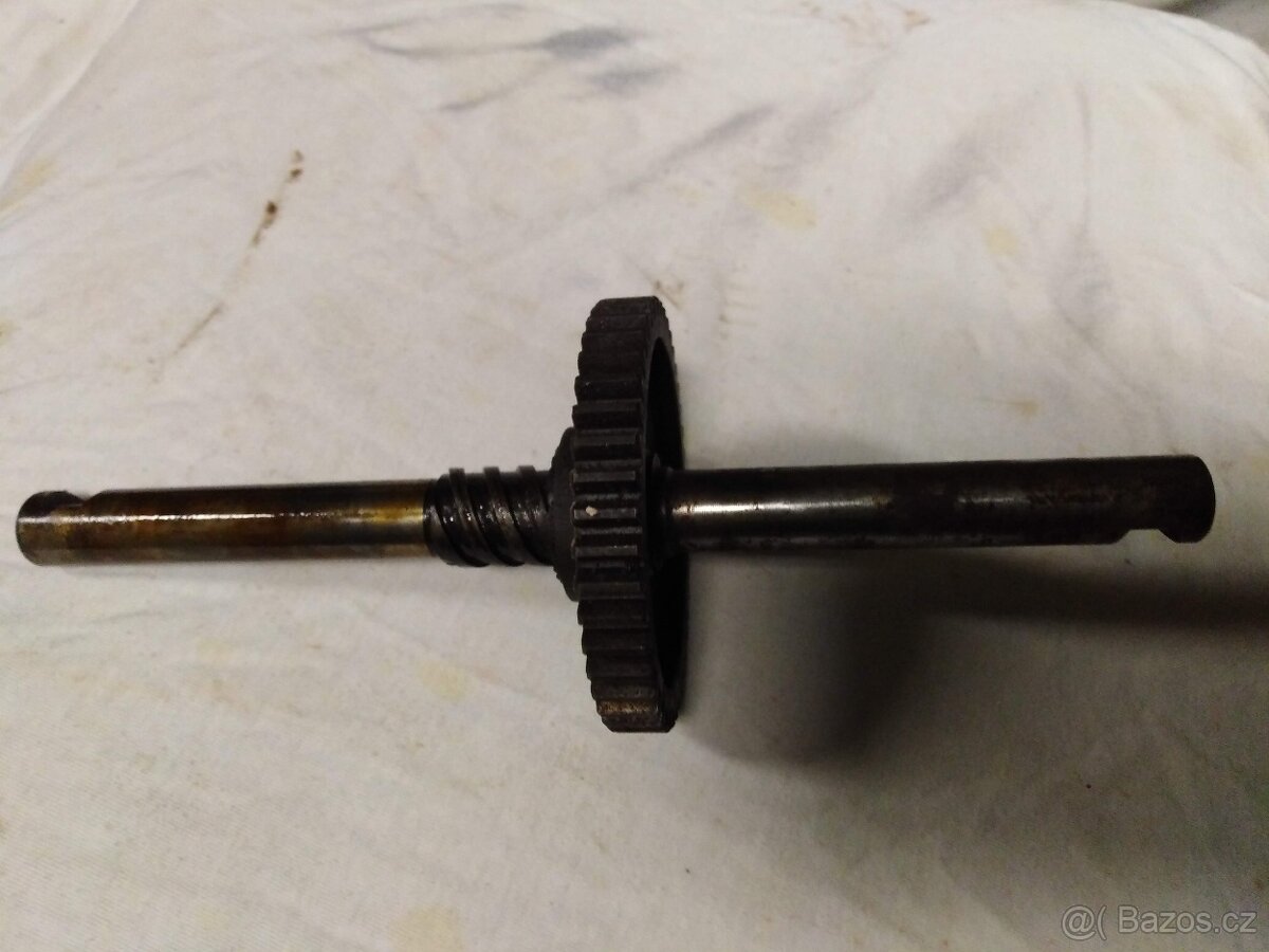 hlavní startovací hřídel na jawetu