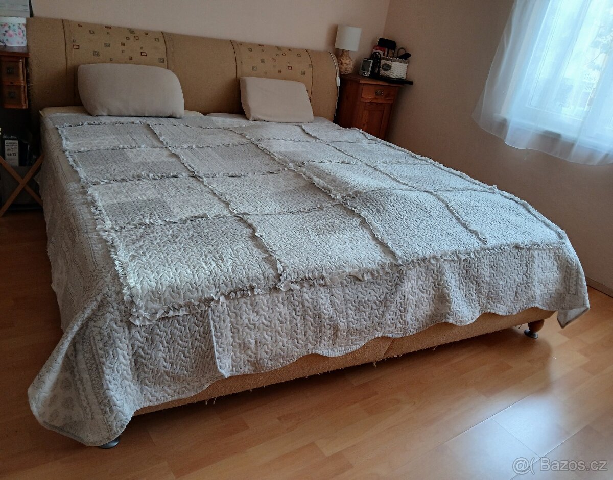 Manželská postel 200x180 cm