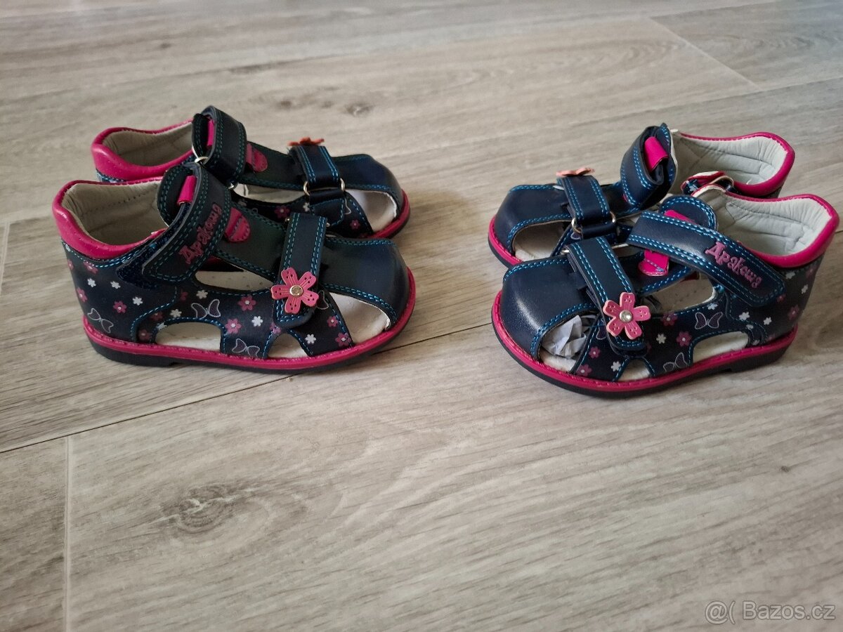 Holčičí botičky, sandálky vel. 22, 23