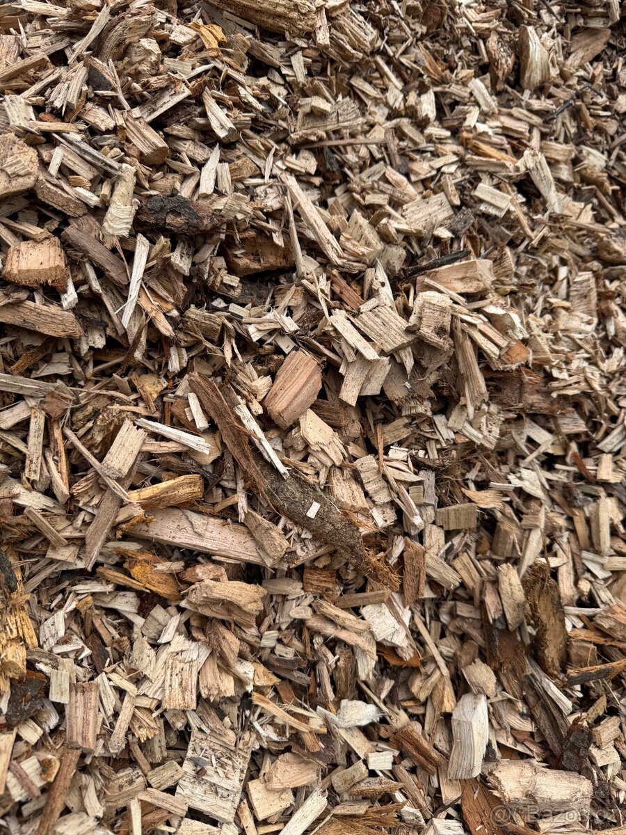 Dřevní štěpka, mulč do záhonu nebo jako palivo - biomasa