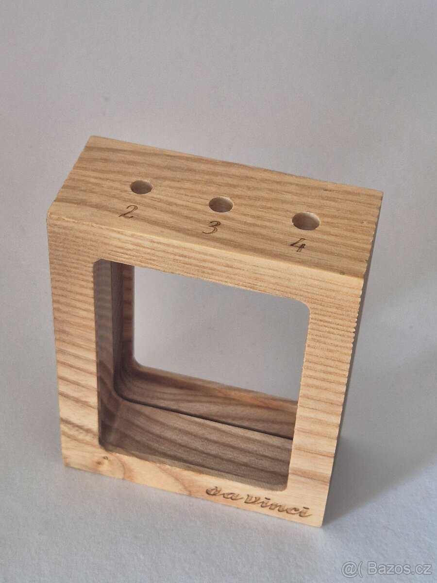 Stojánek na štětce