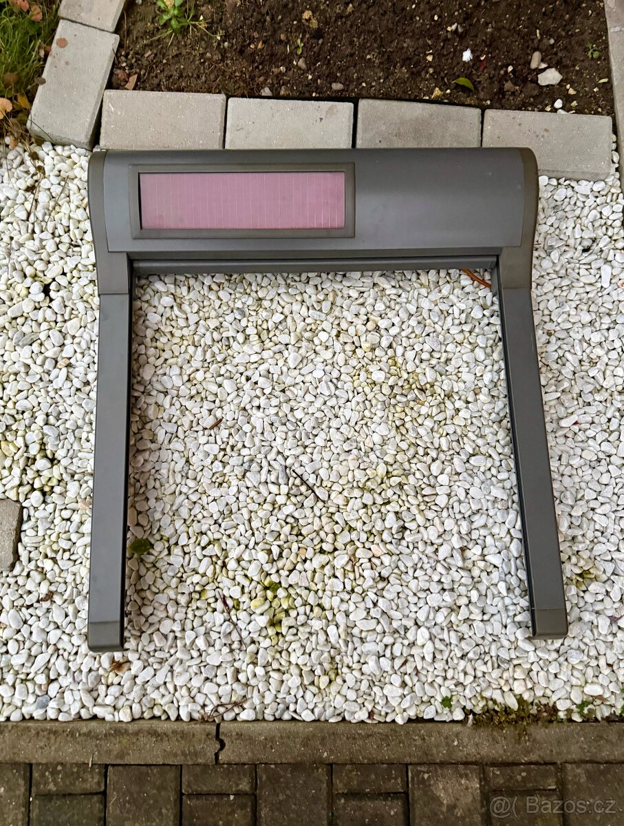 Fakro předokenní solární markýza na střešní okna