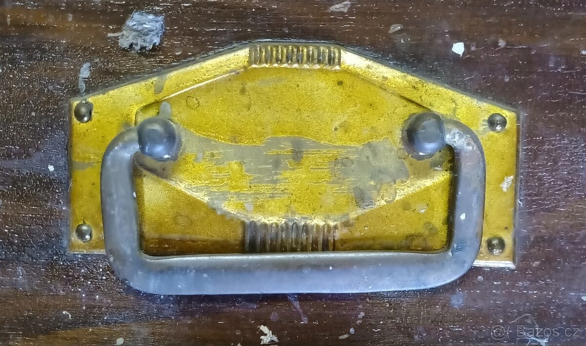 Kování na nábytek