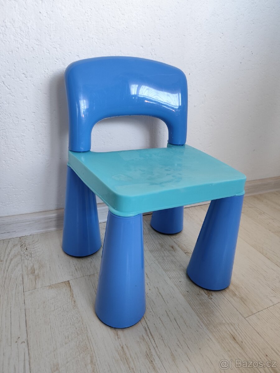 Plastová dětská židlička