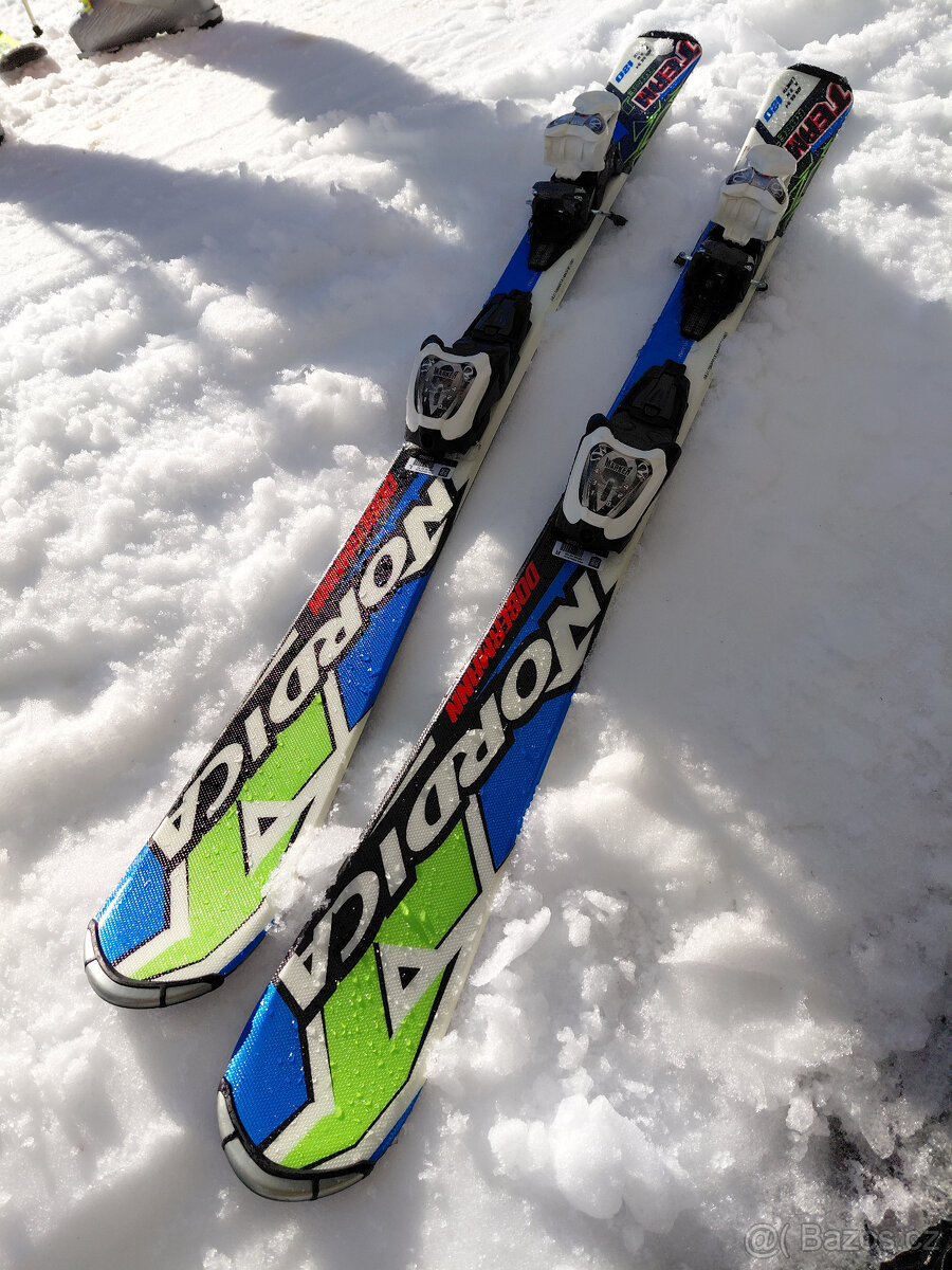 Dětské sjezdové lyže a boty