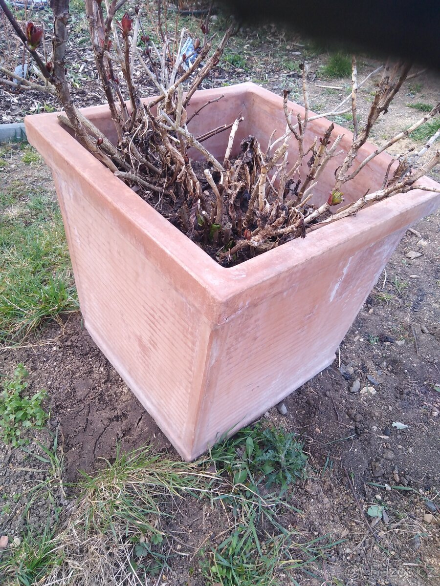 Keramický květináč