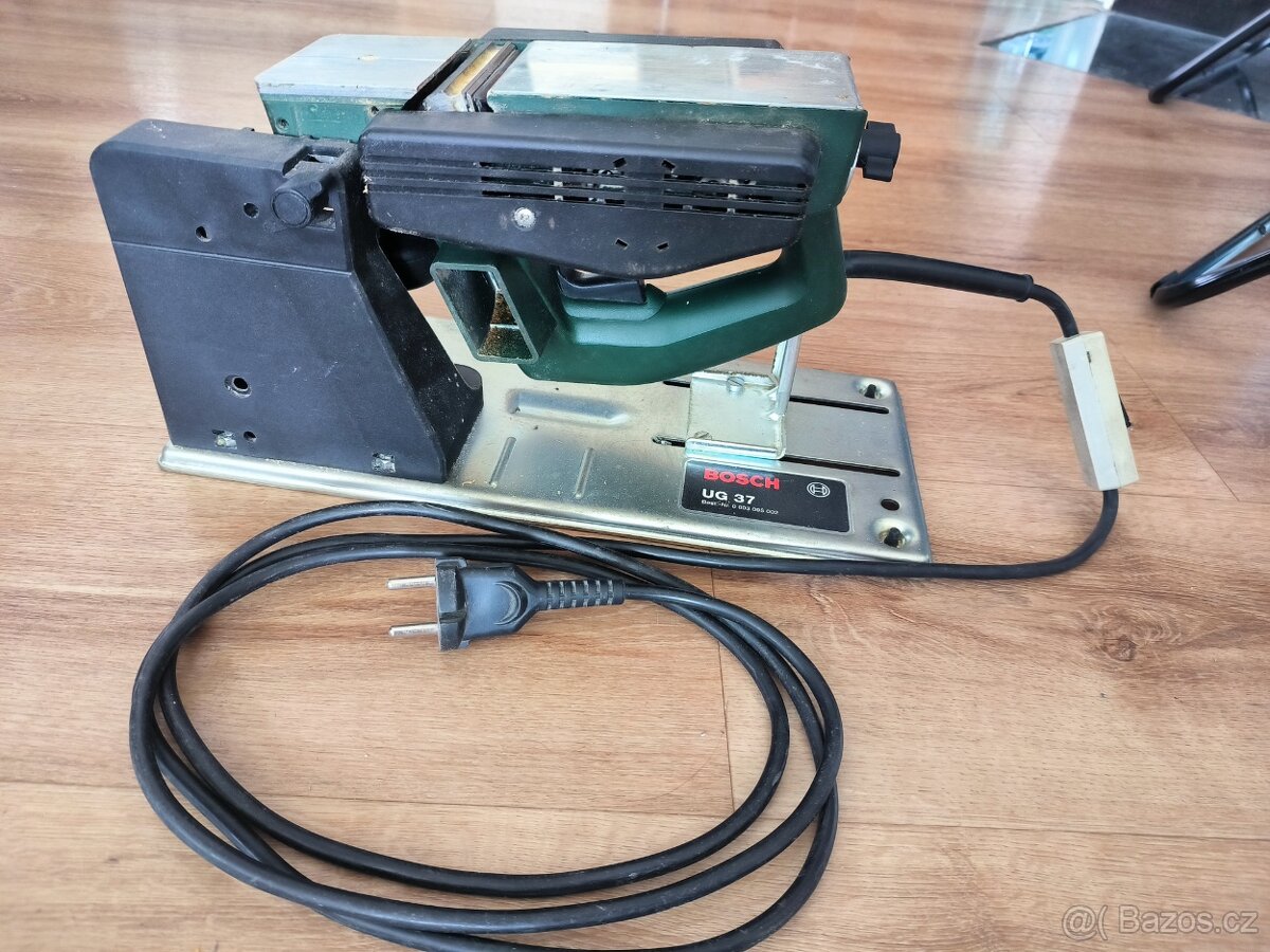Elektrický hoblík se stativem Bosch