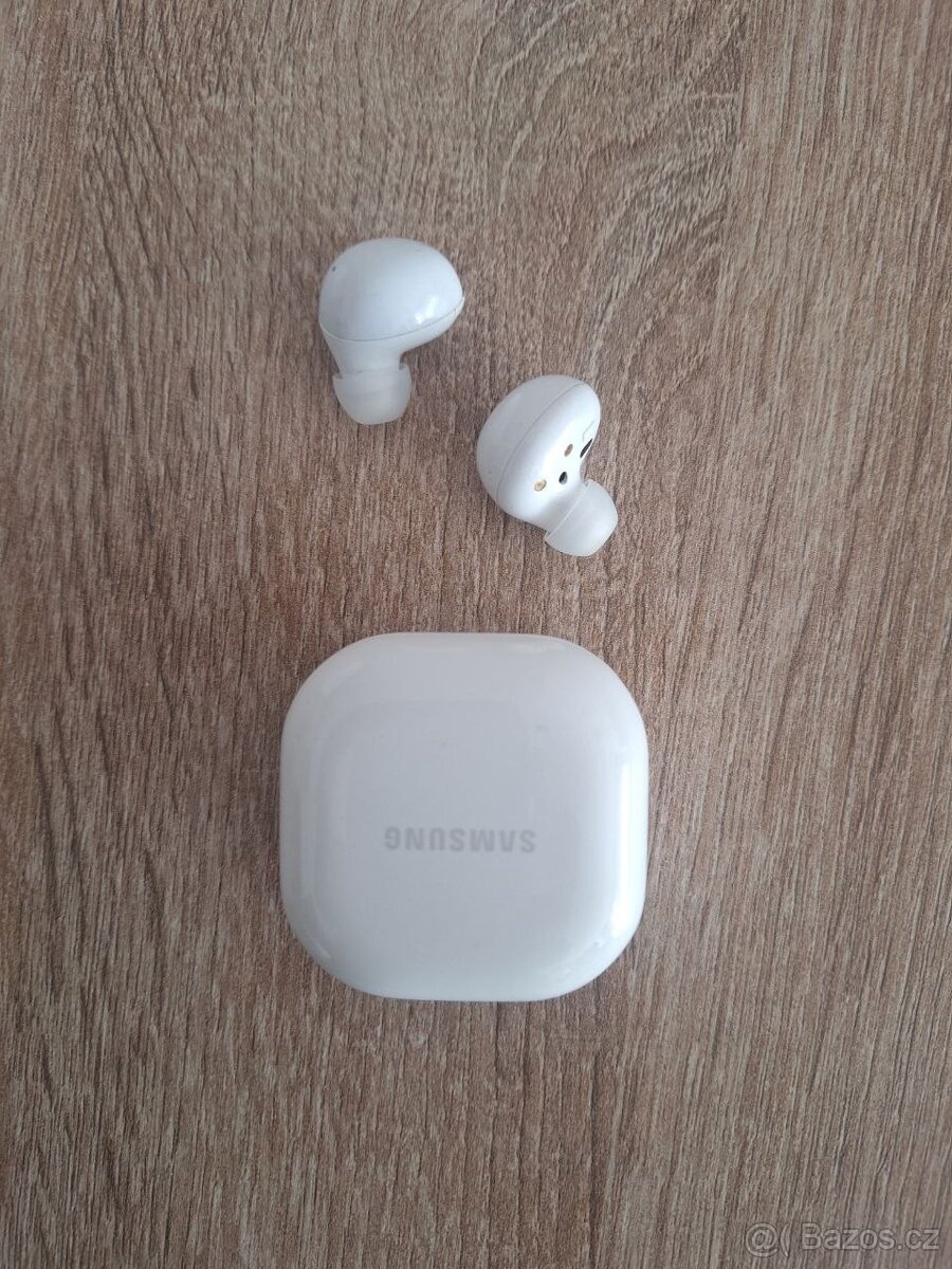 Samsung Galaxy Buds 2(skvělý zvuk, vadný mikrofon)