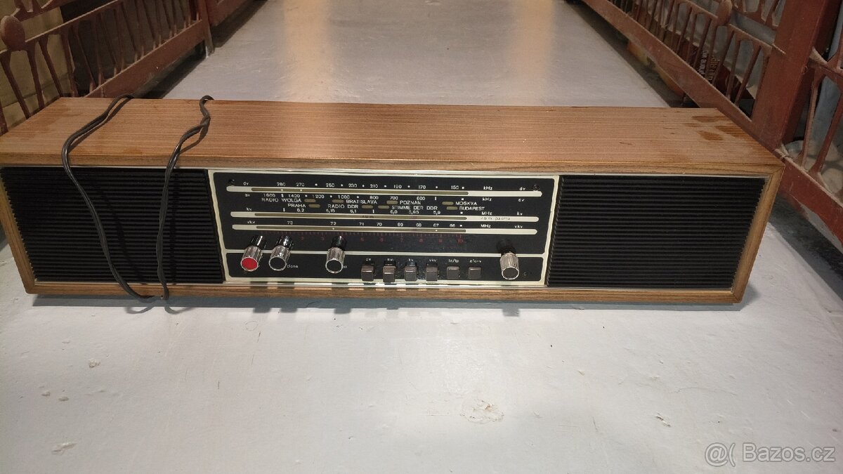 Retro radio
