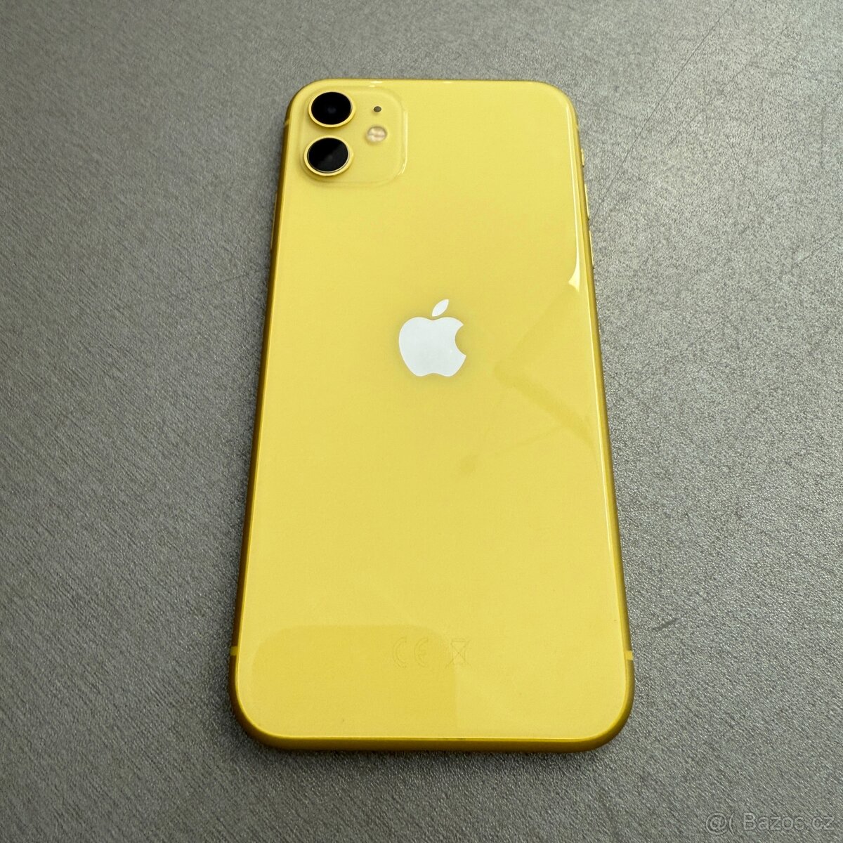 iPhone 11 64GB, pěkný stav, 12 měsíců záruka