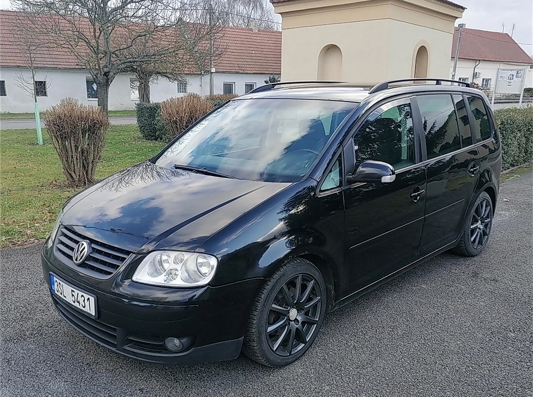 Prodám díly na VW Touran 2.0Tdi 2004