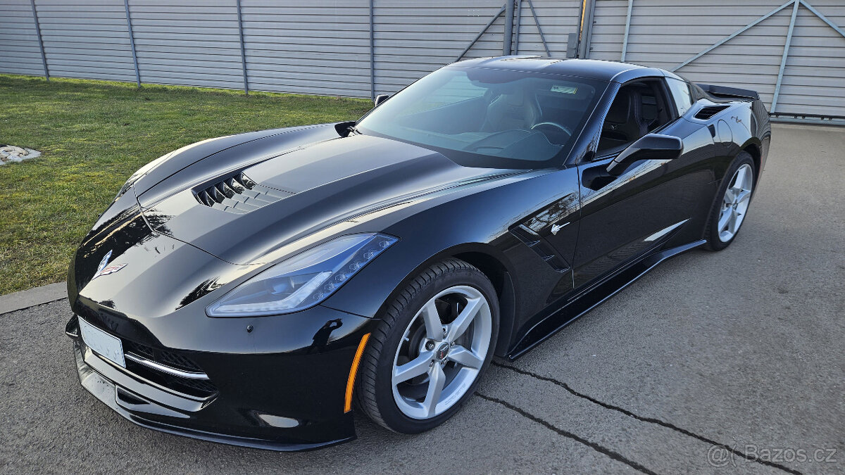 2014 Chevrolet Corvette C7 6.2 V8, perfektní stav