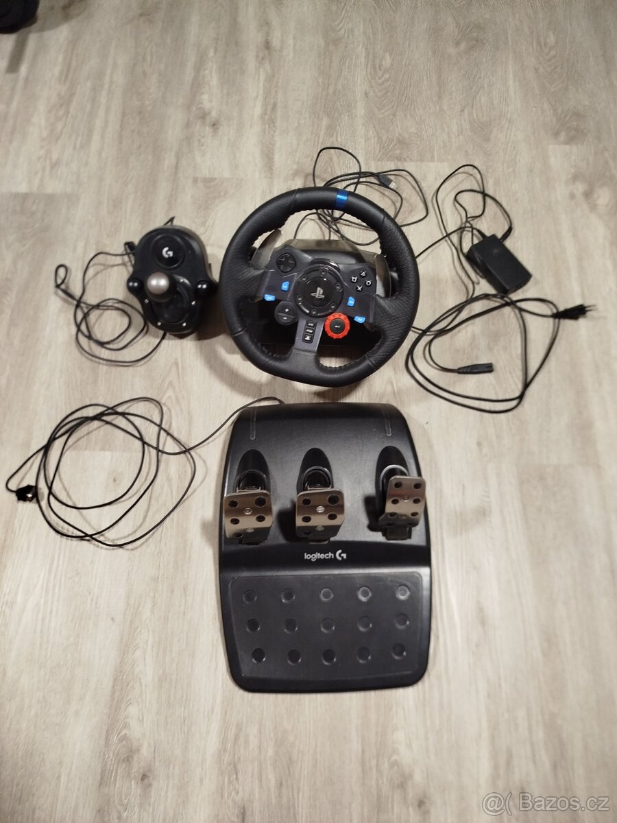 Podám herní volant Logitech G29+řadící páku