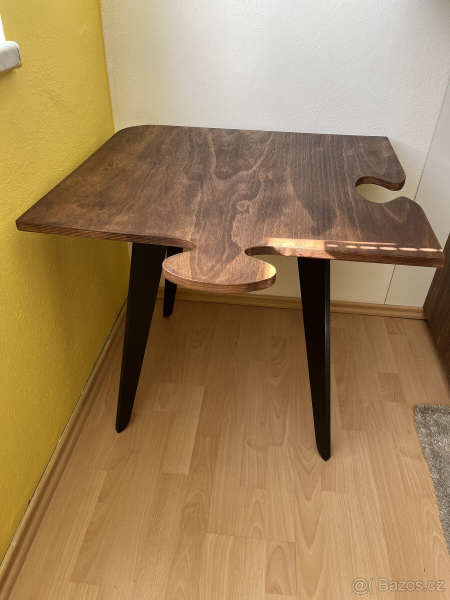 Stůl na puzzle