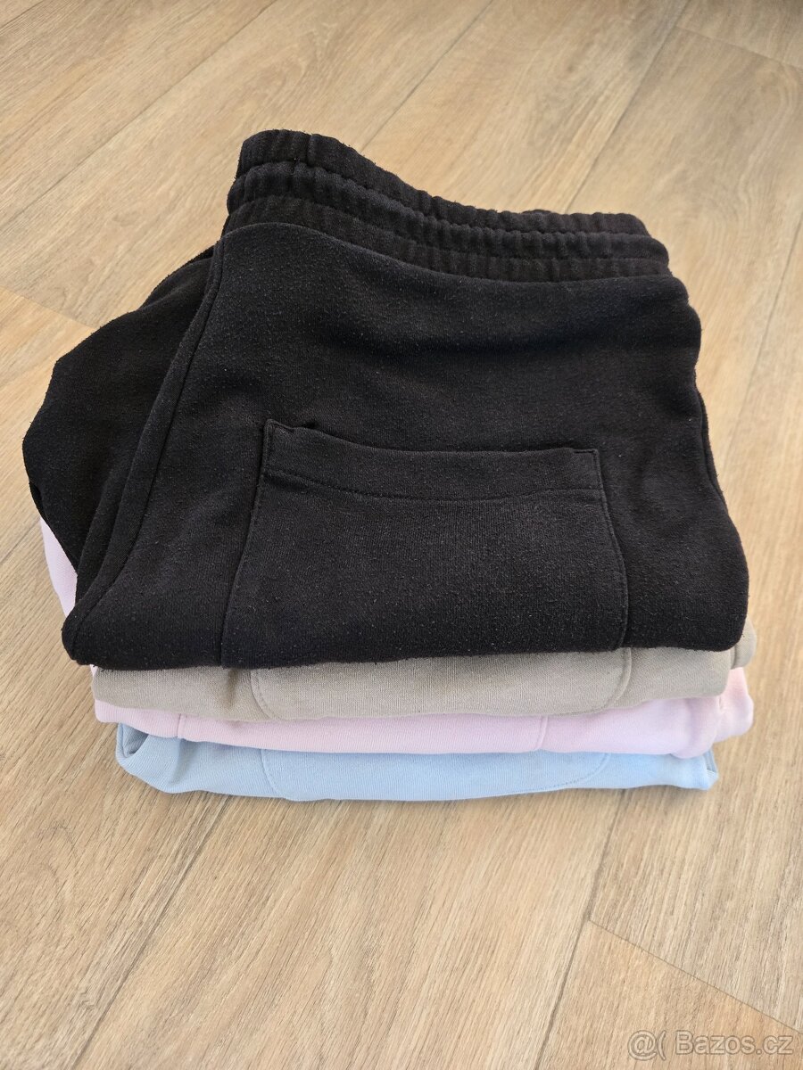 4x bavlněné kraťasy z H&M velikost M. Cena za vše.
