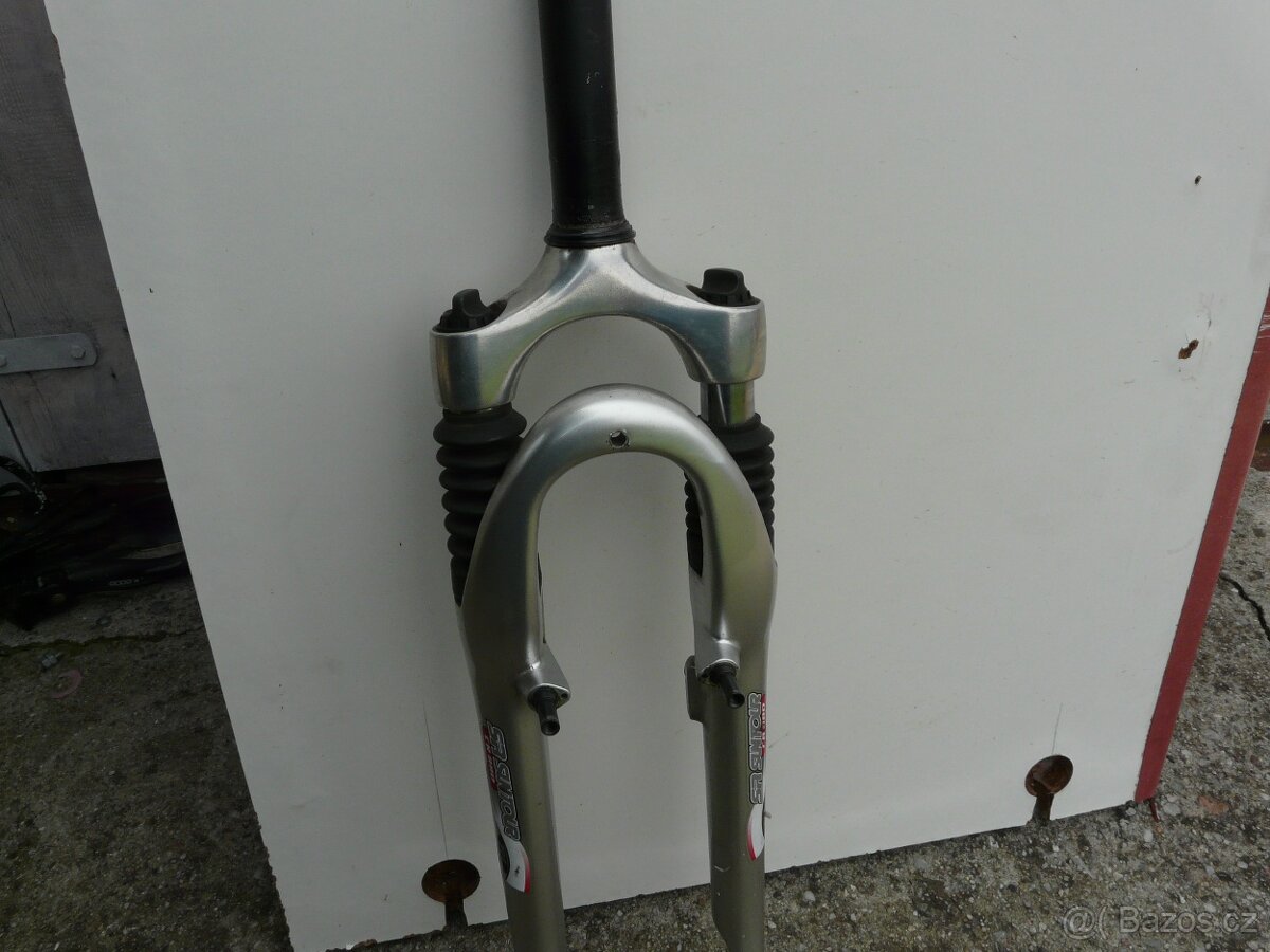 Odpružená vidlice Suntour CR 880 28"