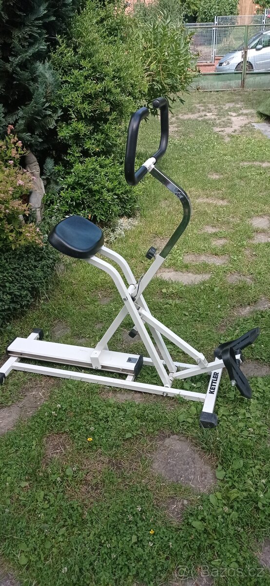 Posilovací stroj KETTLER
