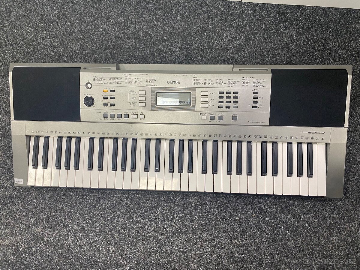 Yamaha PSR E353