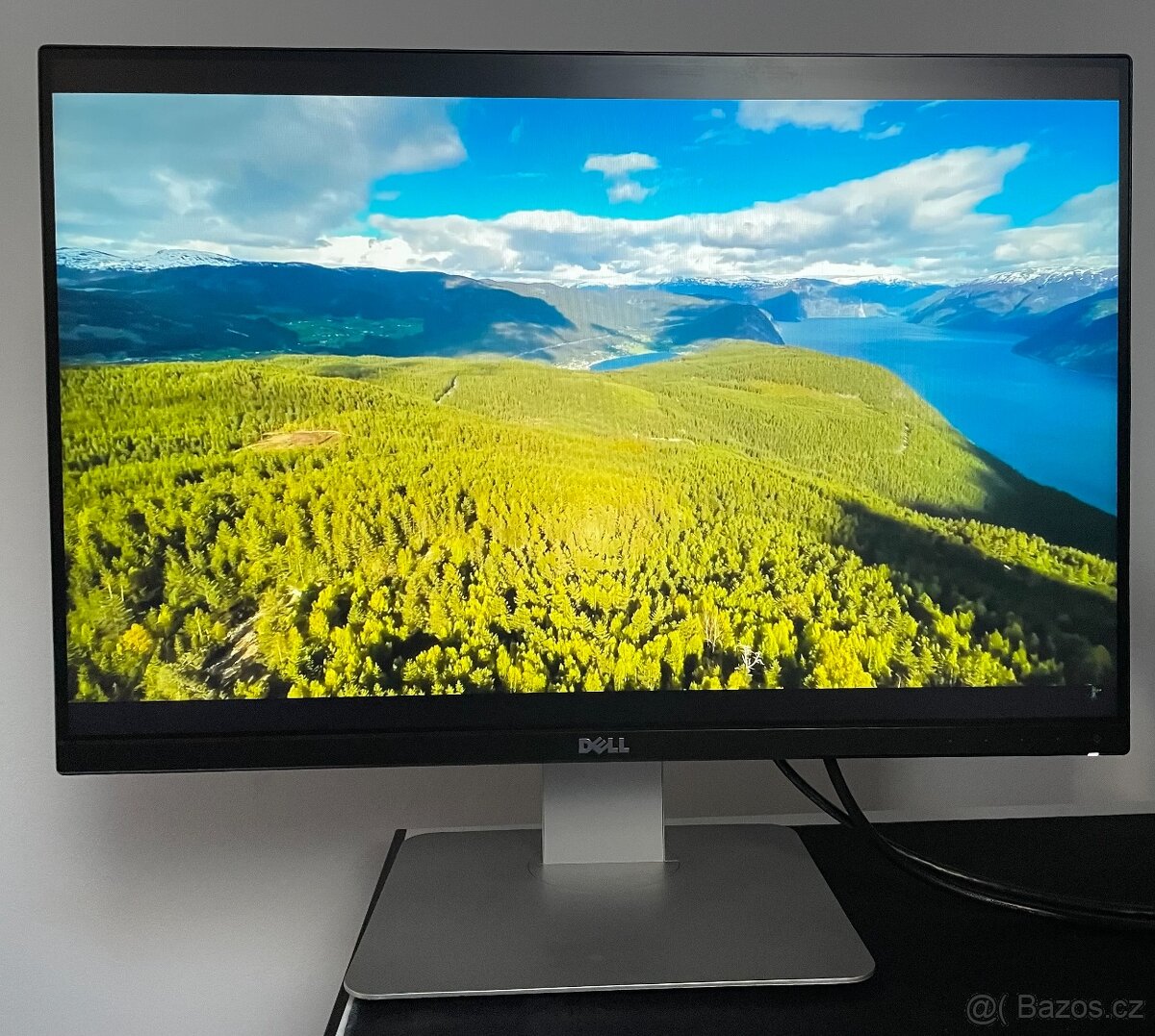 24” Dell Ultrasharp U2415 IPS monitor
