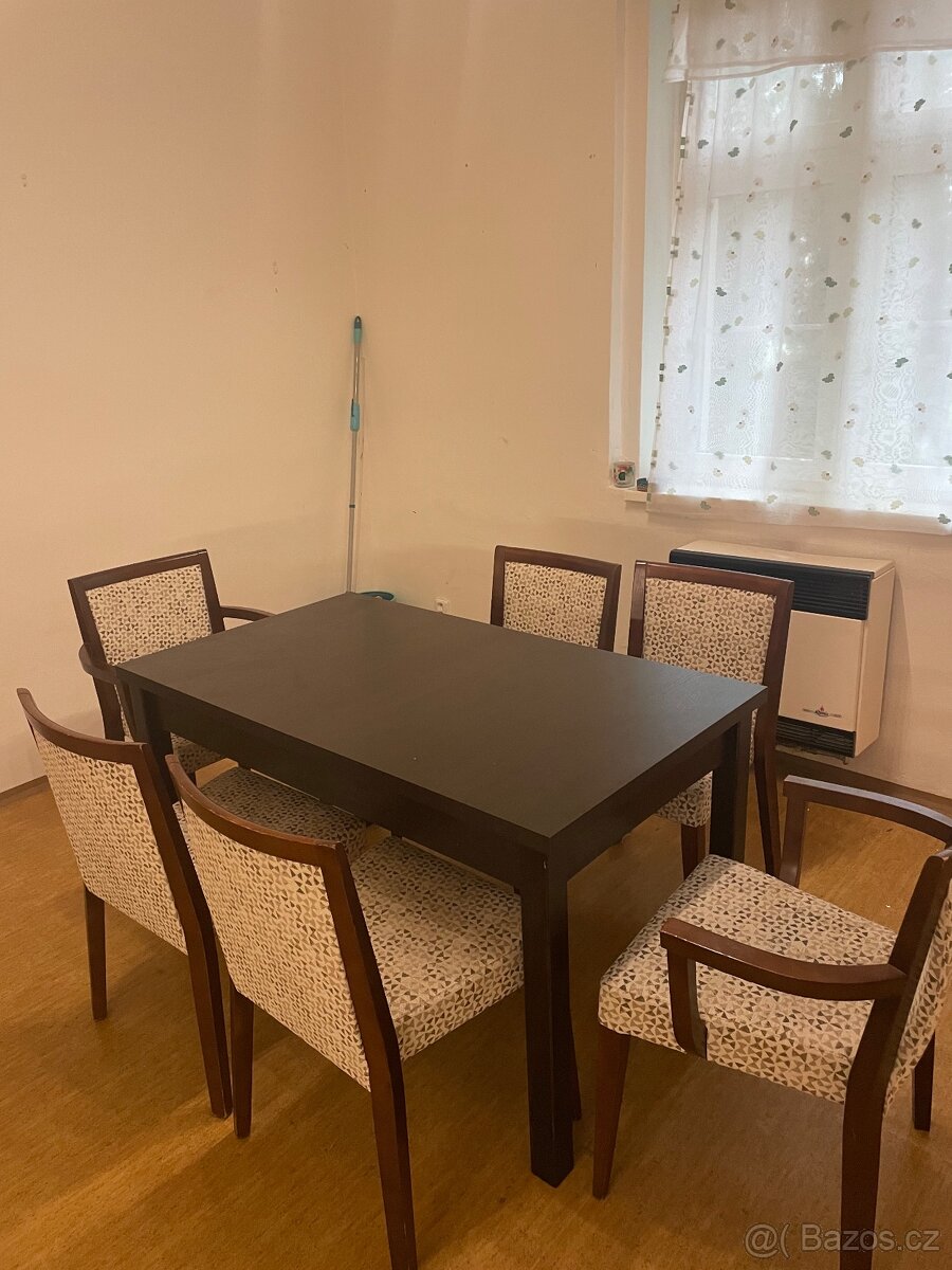 Jídelní stůl + 6 židlí