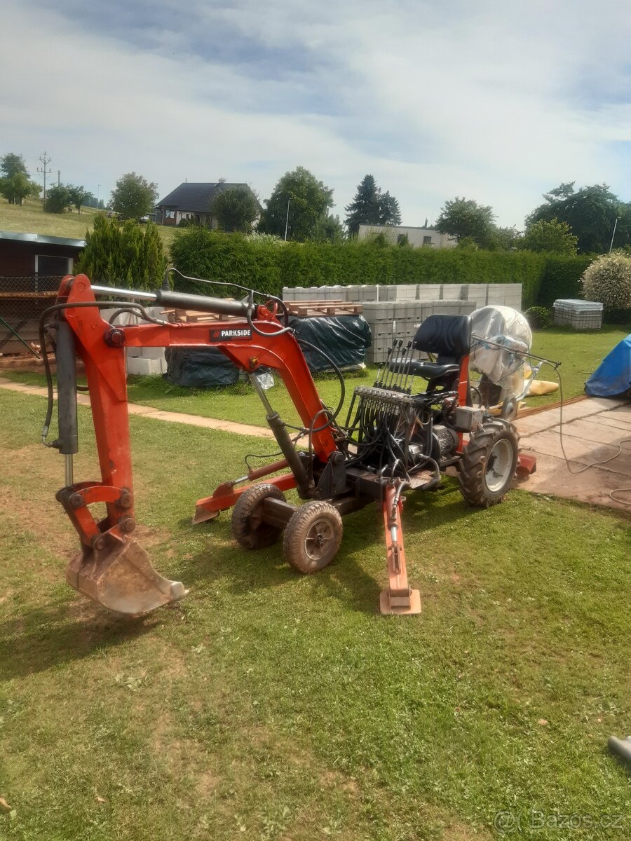 Prodej minibagru tovární výroby