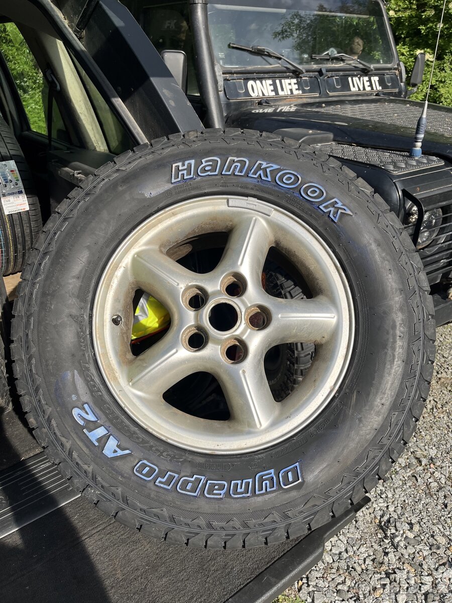 Allterrain pneu Hankook 255/65R16 s alu disky LR