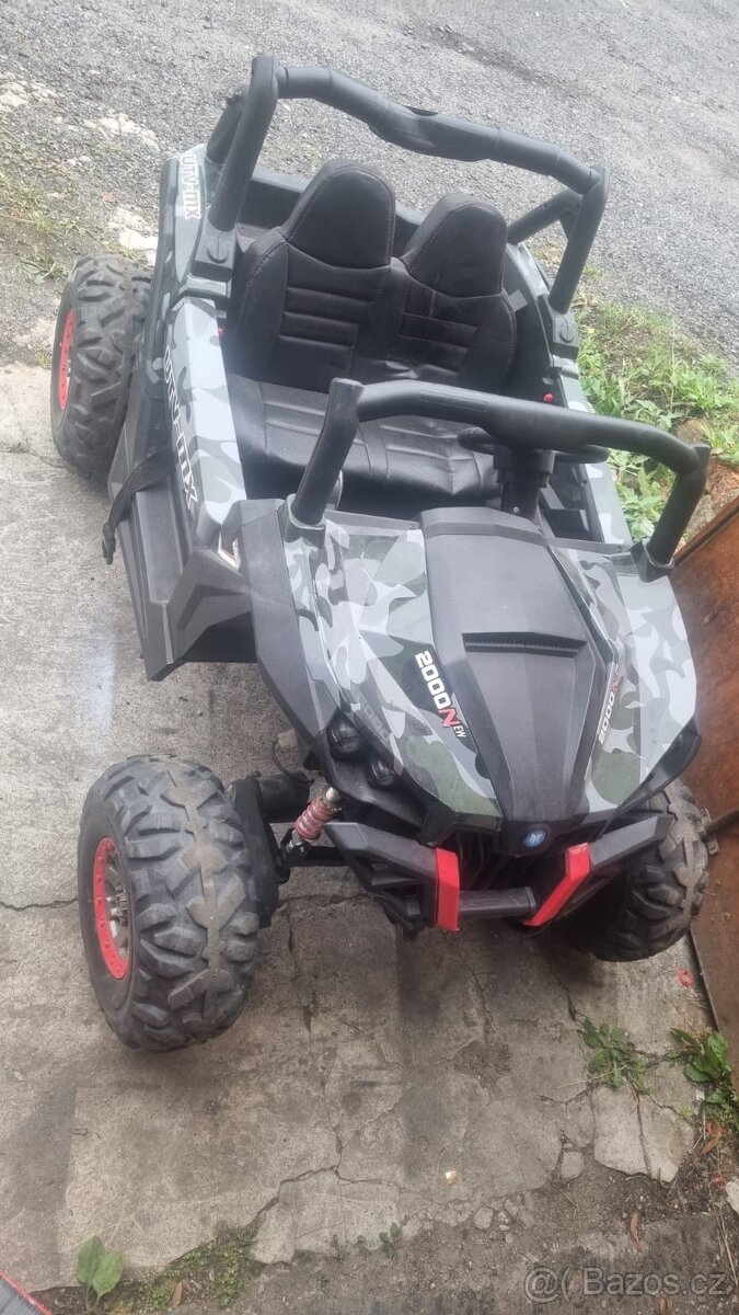 Dětské autíčko pro dvě děti s 4 motory